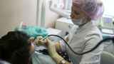 Москвичи начали массово лечить зубы в соседних регионах из-за высоких цен