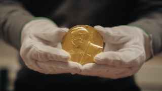 Медаль Нобелевского лауреата очень похожа на медаль олимпийского чемпиона