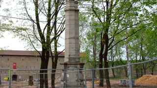 В тот же день был демонтирован обелиск Красной армии в Нарвском замковом парке.