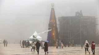 Елка на Софийской площади Киева зажглась несмотря ни на какие ракеты