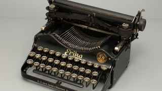 Символ свободы слова — пишущая машинка «Эрика»