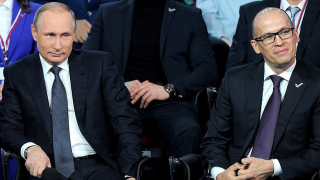 Несмотря на поддержку самого Владимира Путина (слева) Александр Бречалов (справа) не чувствовал уверенности в успехе