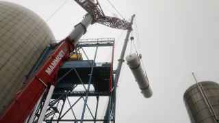 Демонтаж АЭС в Линдене: в воздухе – паровая турбина весом 155 тонн, диаметром 3 метра и длиной 16 метров